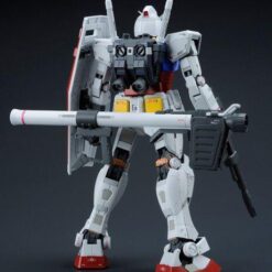 Alternative view of Mobile Suit Gundam RX-78-2 Gundam Version 3.0 Master Grade 1:100 Scale Model Kit (NOVIEMBRE 2026)